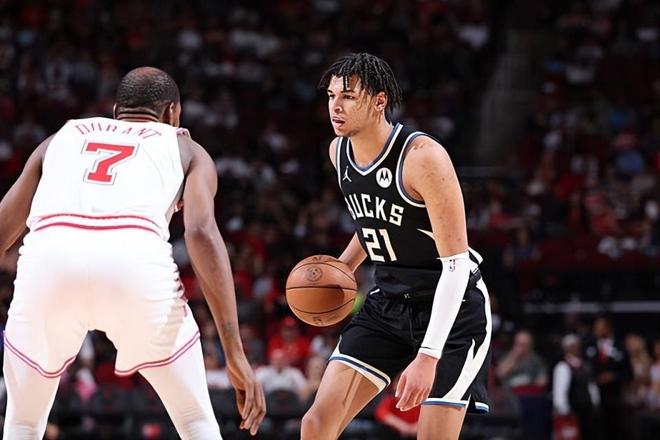 火箭力克雄鹿登西部第五 吉昂36+10助创生涯新高