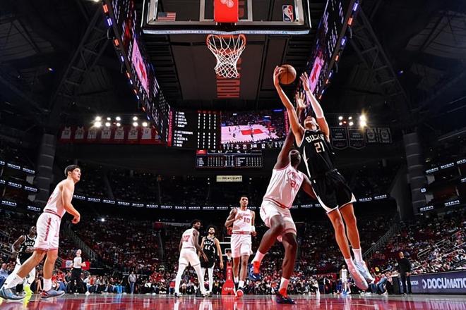 火箭力克雄鹿登西部第五 吉昂36+10助创生涯新高