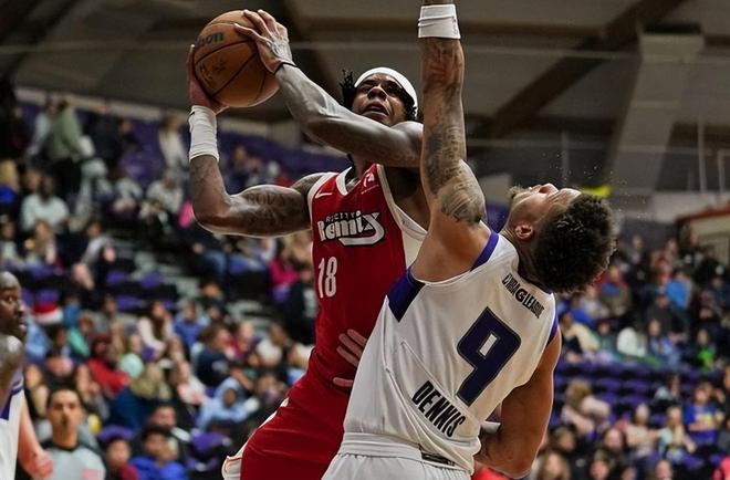 贾文特·库克24分难救主 南湾湖人逆转撕裂城混音