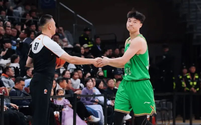 辽宁双星爆发力助球队逆转新疆