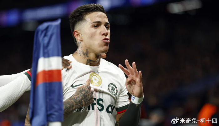 利物浦欧冠对决巴黎：战术博弈与阵容隐患