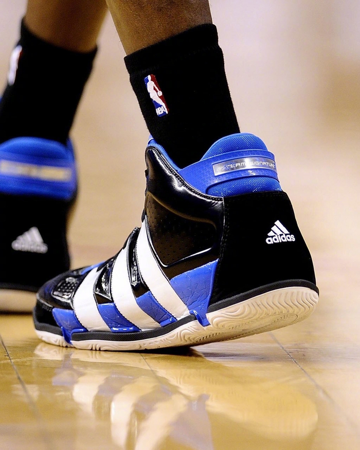 霍华德职业生涯球鞋变迁：从阿迪到耐克的传奇