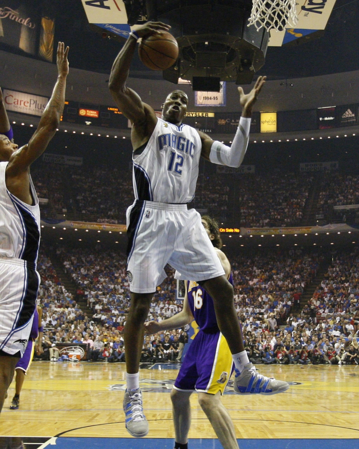 霍华德职业生涯球鞋变迁：从阿迪到耐克的传奇