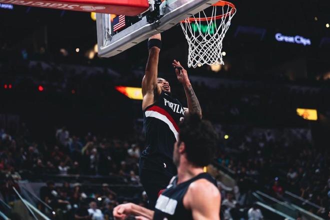 马刺力克开拓者迎两连胜 福克斯砍25+7助引领逆转